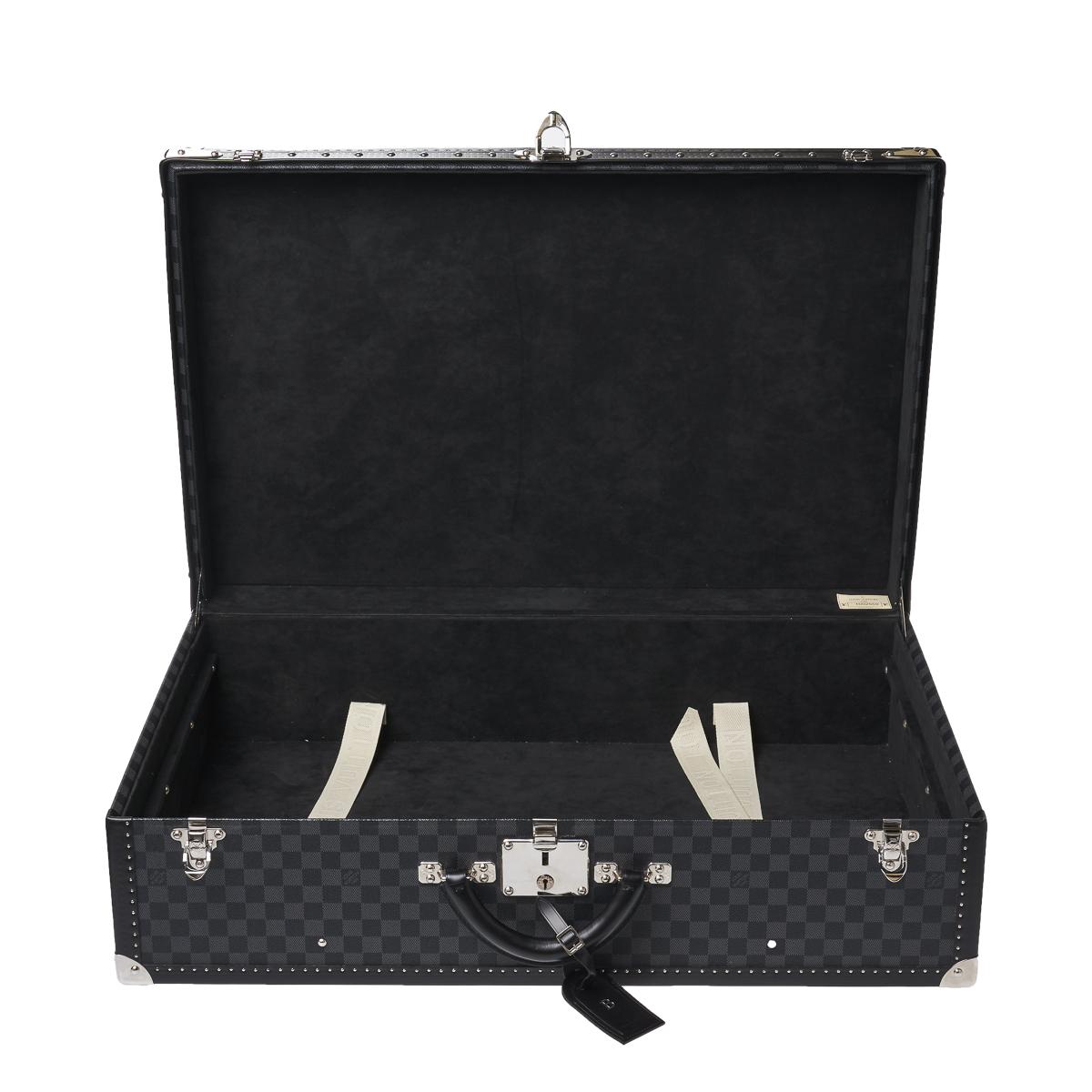 Lot - A vintage Louis Vuitton Alzer 75 Damier suitcase