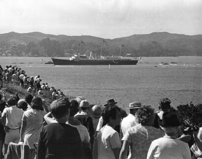 Brittania in the Bay of Islands, the Crowd watches the Queen and her family leave Waitangi