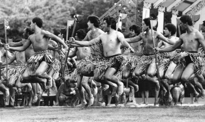 Māori performers performing for the Queen