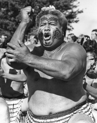 Māori Warrior Welcomes the Queen