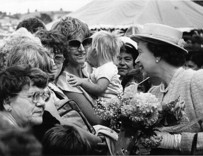 The Queen meets young mothers