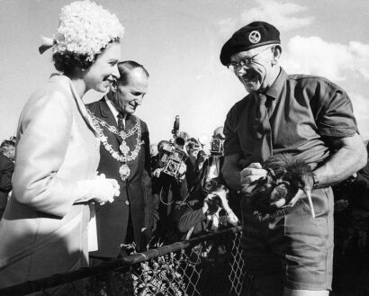 The Queen with a Kiwi in New Zealand