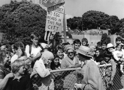 The Queen and her supporters