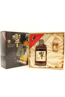 (1) Hibiki 17 Years Old Blended Japanese Whisky Gift Set, 43%ABV, includes 50ml bottle of Hibiki Blended Whisky, circa early 1990s, (GB)