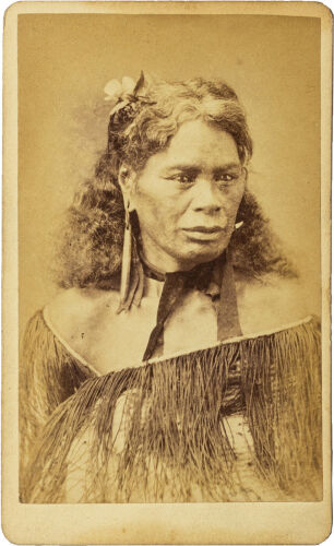 THOMAS E. PRICE, MASTERTON Portrait of a Māori woman korowai cloak and flower in hair