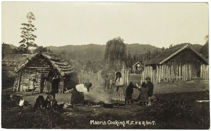 REAL PHOTO POST CARD / F. G. RADCLIFFE, AUCKLAND Maoris [sic] cooking