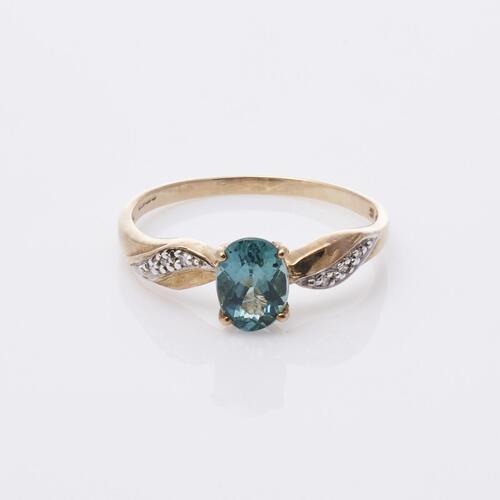 9ct Gold Apatite and Diamond Ring