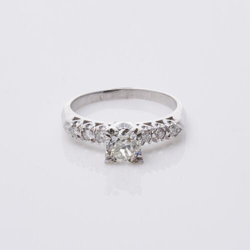 14ct Solitaire Diamond & Shoulder Diamond Ring 0.72ct