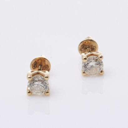 18ct Diamond Stud Earrings. Tdw 1.00ct.