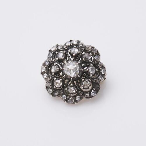 15ct Small Round Vintage Brooch.