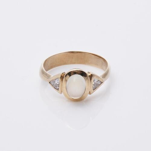 14ct Moon Stone and Diamond Ring