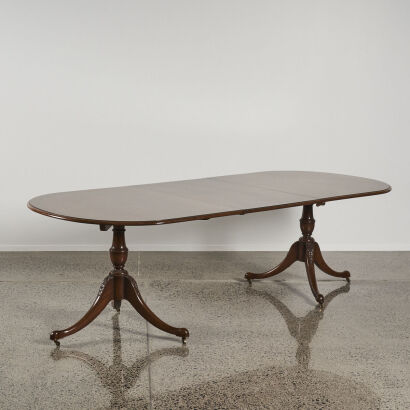 An Antique Mahagony Extending Dining Table