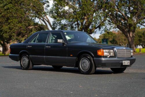 1990 Mercedes-Benz 300SE (W126)