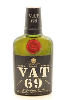 (1) VAT 69 Blended Scotch Whisky, 13 1/3 Fl Oz, Circa 1960s