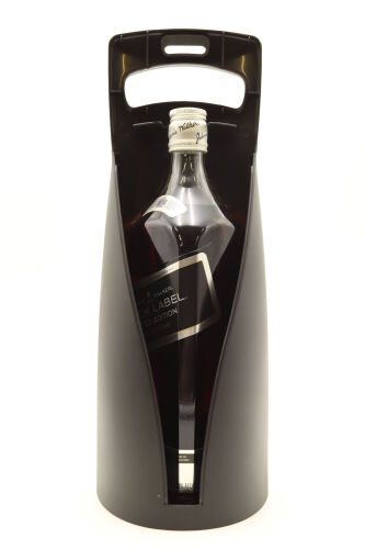 (1) Johnnie Walker Mclaren Limited Edition Black Label 12 Years Old Blended Scotch Whisky, 2005 Release, 43% ABV, 1000ml (GB)