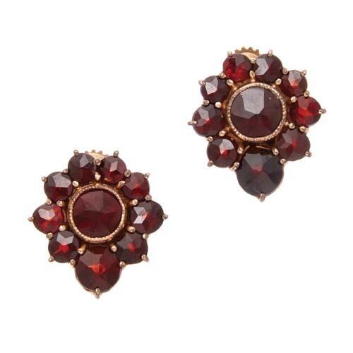 9ct Garnet Flower Earrings *