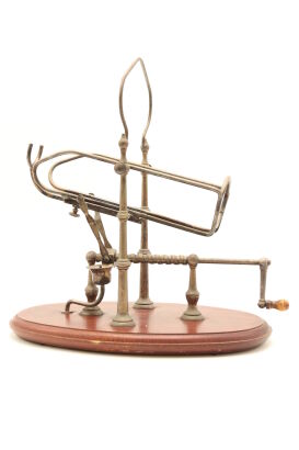 (1) Vintage Metal Wine Decanting Cradle With Candle