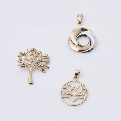 Collection of three 9ct Gold Items