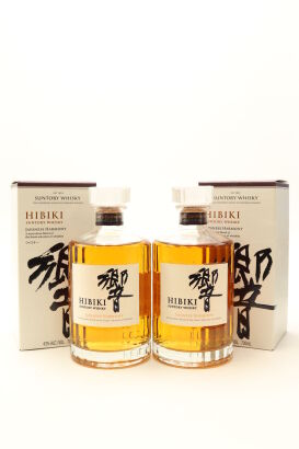 (2) Hibiki Japanese Harmony Blended Japanese Whisky, 43% ABV