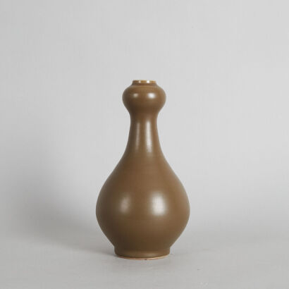 A Chinese Qing Dynasty Teadust-Glazed Garlic-Mouth Vase (Da Ming Wanli Nian Zhi Mark)