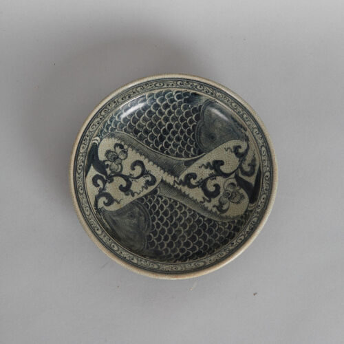 A Vietnamese 18th Century Blue and White 'Fish' Dish