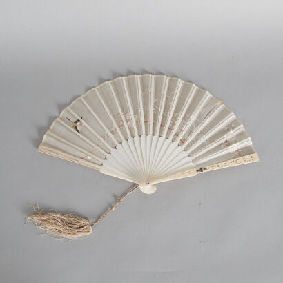 A Chinese18th to 19th Century Qing-Dynasty Bone Fan decorated with flower and bird