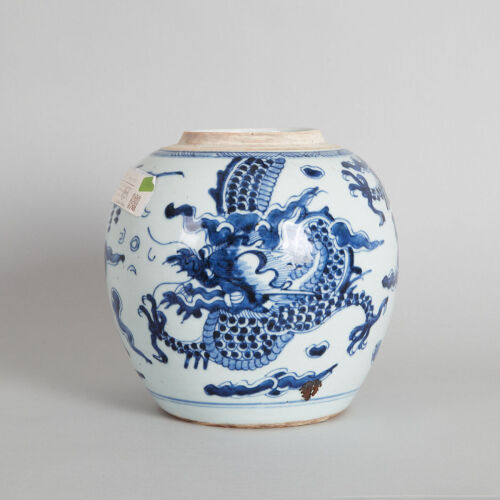 A Chinese Early 18th Century Blue and White Jar with Dragon Pattern
