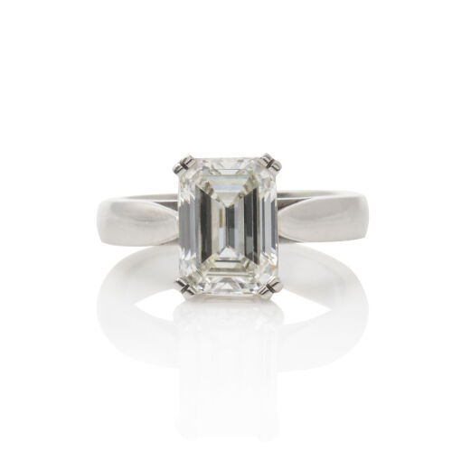 Platinum, Emerald cut, Diamond Solitaire ring of 3.10cts