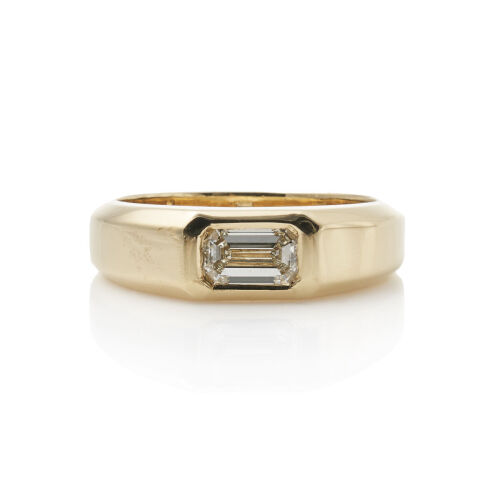 An Emerald Cut Diamond Ring of 1.01cts set in 18ct Yellow Gold