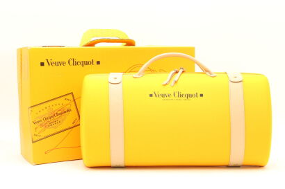 (1) Veuve Clicquot Ponsardin Traveler Cooler Bag