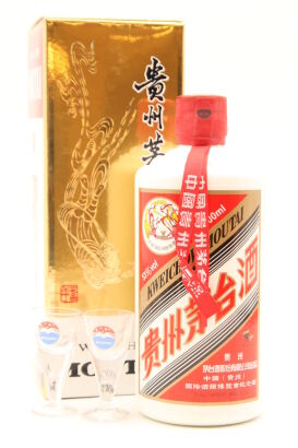 (1) 2010 Kweichow Moutai with 2 glass (GB) 2010年产飞天牌茅台酒