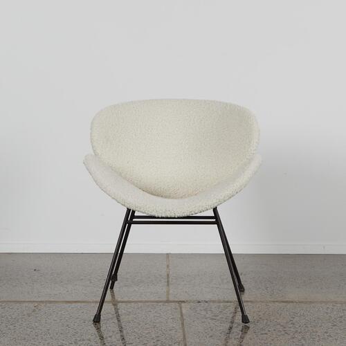 A Cream Boracay Lip Chair