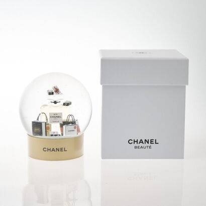 Chanel 2021 No. 5 Snow Globe