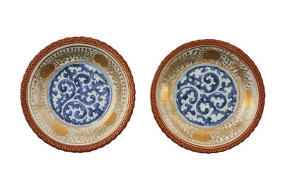 A Pair of 19th Century Chinese Porcelain Plates