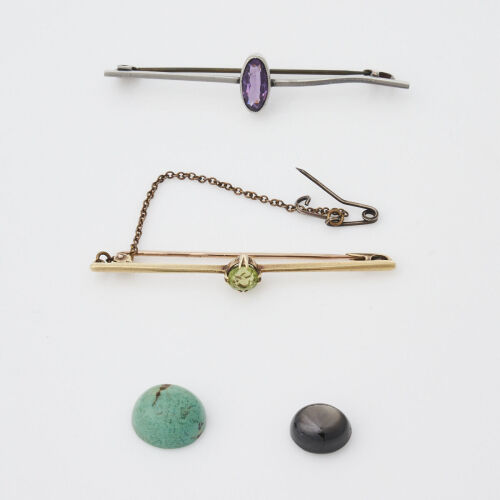 A collection of Jewellery items