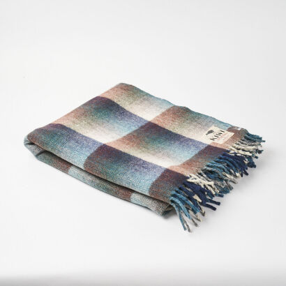 A Kiwi Airlight Vintage Plaid Travel Rug By Eskay Of Wellington