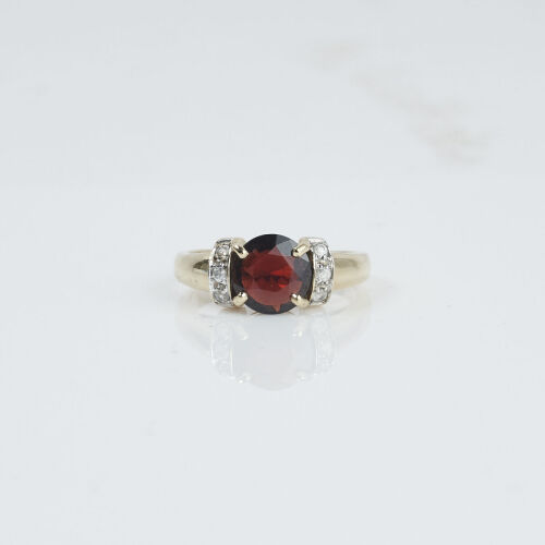 9ct Garnet Ring