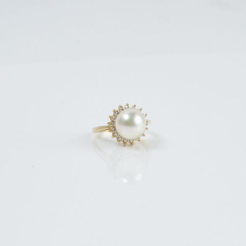 18ct Diamond and Pearl Ring