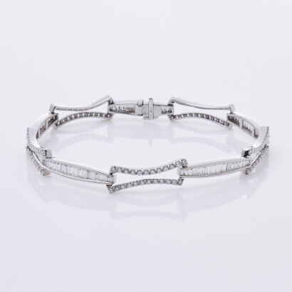 18ct White Gold, Modern Diamond Bracelet of 4.26cts