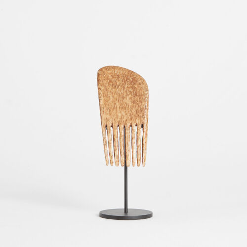 A Whalebone Hair Comb, Aotearoa