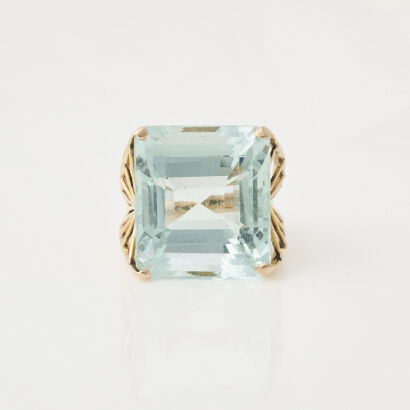 18ct Yellow Gold, Impressive 54.50ct Aquamarine Ring