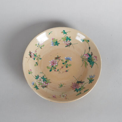 A Chinese Mid Qing Dynasty Canton Famille Rose Dish decorated with flowers and insects (Da Qing Daoguang Nian Zhi Mark, hairline)