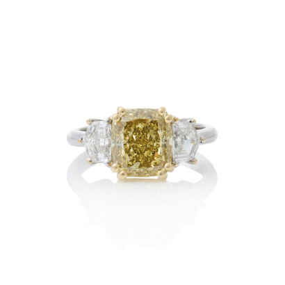 A Significant Fancy Yellow Diamond Ring of 3.21cts