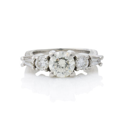 A Platinum Diamond Ring of 2.33cts Total Diamond Weight