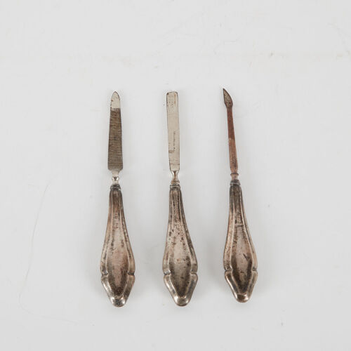 An Antique Silver Handled Manicure Set