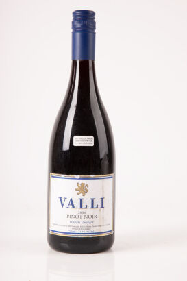 (1) 2004 Valli Waitaki Vineyard Pinot Noir, Central Otago