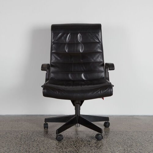 A Knoll Sapper Management Chair