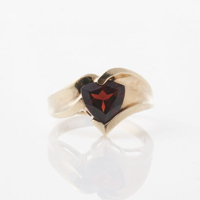 10ct Yellow Gold, Garnet Ring