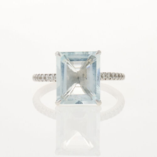 18ct White Gold , 5.15ct Aquamarine and Diamond Ring