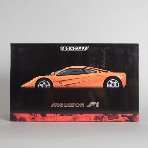 Minichamps McLaren F1 Roadcar Papaya Orange 1:12